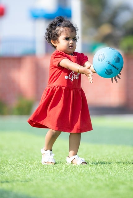内雷斯边路传中显威，霍伊伦麦克托米奈双破门